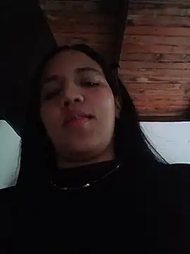 Freyja_BrattyDom webcam
