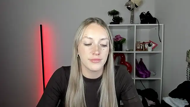 EvelynBlond webcam