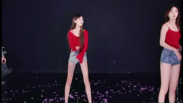 candy-778 (Ask my age) - 宝宝肚肚打雷了《奖励一位妹妹晚餐》