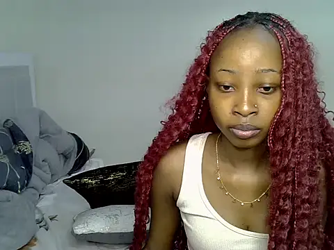 PetiteNoirrr webcam