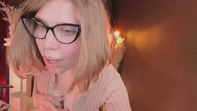 NellyOrion webcam