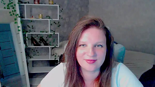 MilaLluna webcam