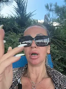 Nolly_moniika__ webcam