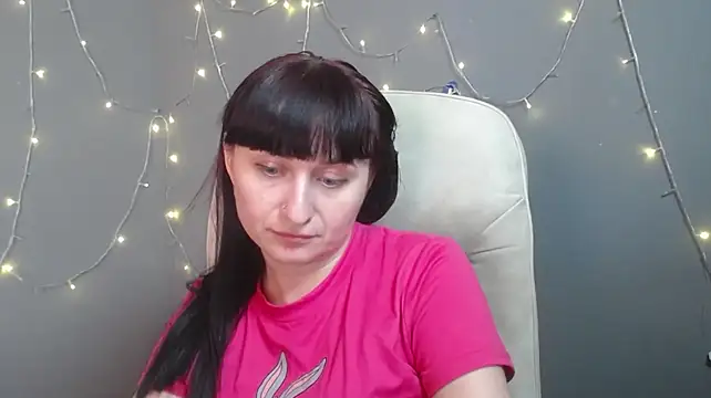NinaFlawlees webcam