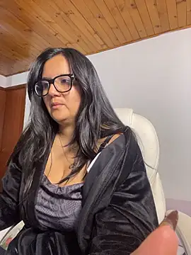 SWEETLILY18 live cam on StripChat