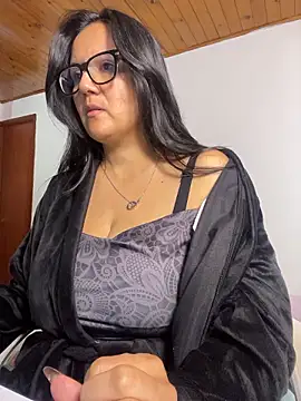 SWEETLILY18 live cam on StripChat