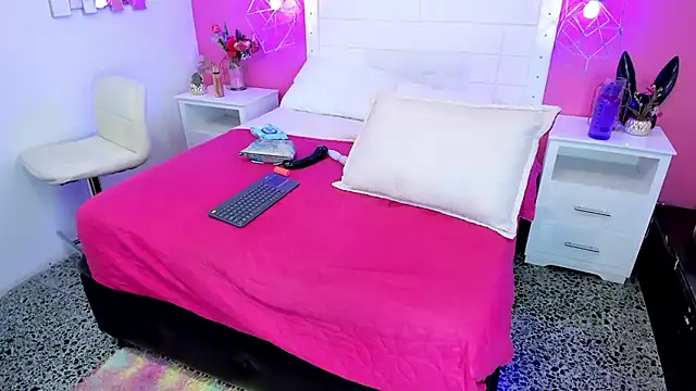 naomi_taylor27 webcam