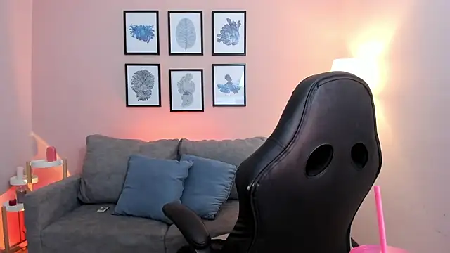_Nicoletteshea_ webcam