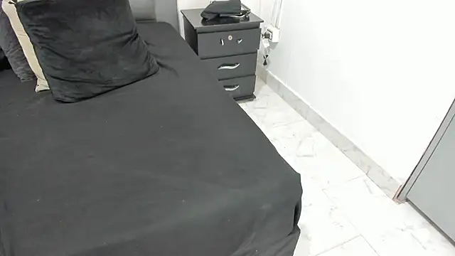 dakota_roussee webcam