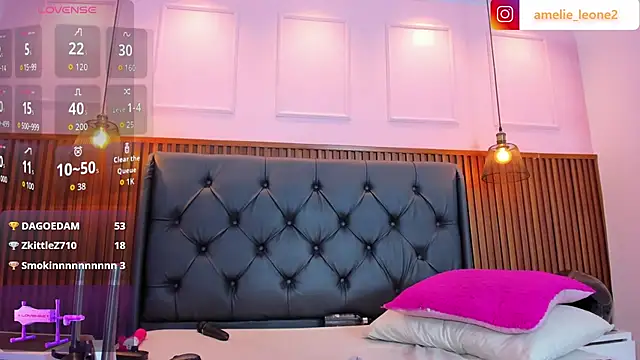 AMELIELEONE webcam