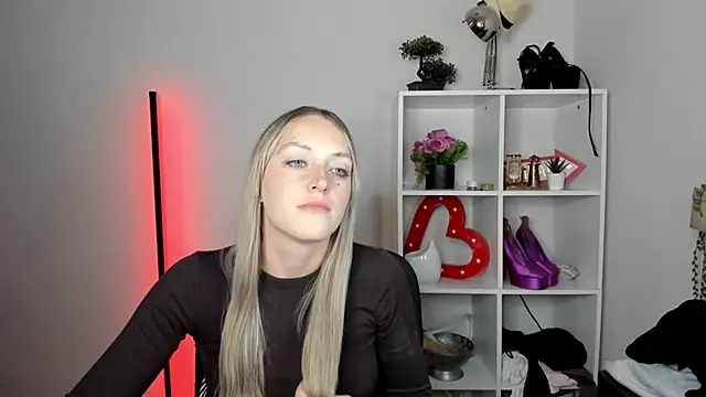EvelynBlond webcam
