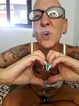 Emma_Milf25 webcam