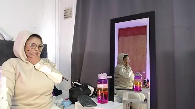 Nicol_Love0 webcam