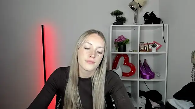 EvelynBlond webcam