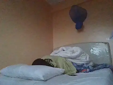 pinky-lips webcam