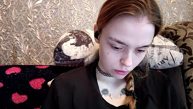 CaraDelevingnee webcam