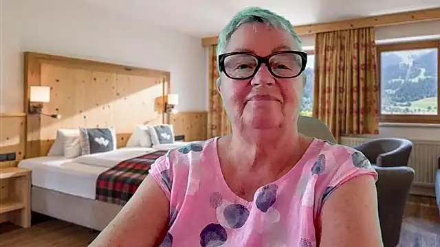 Mystery-Grandmother webcam