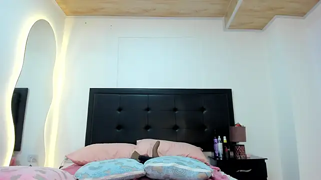 BustyGlow webcam