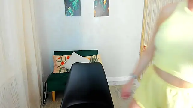 MakeYoueHappy webcam