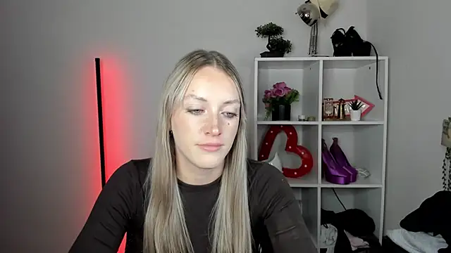 EvelynBlond webcam
