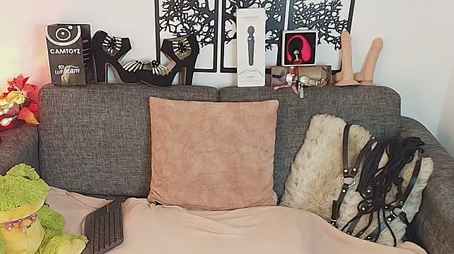 Angelabrowm webcam