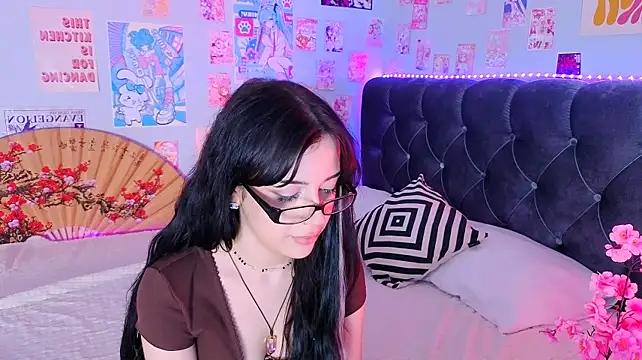 CrystalL0vee webcam
