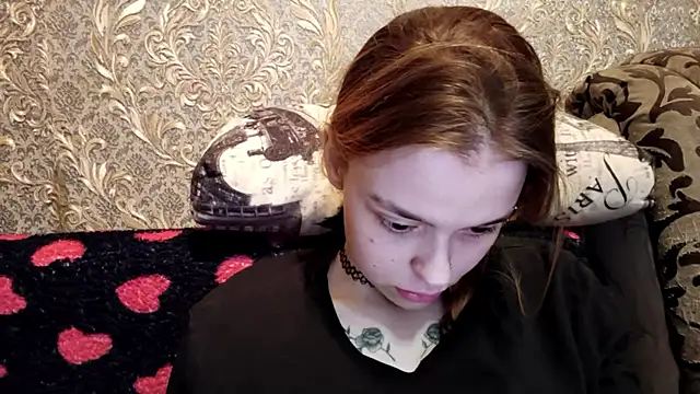 CaraDelevingnee webcam