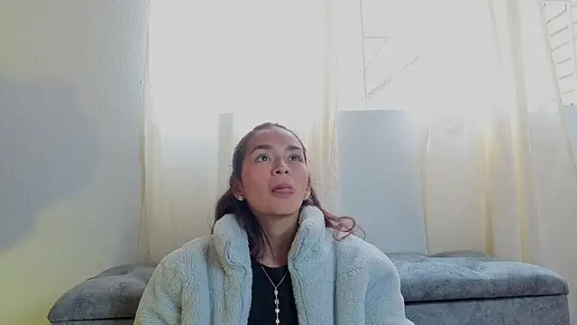 Aura_moons webcam