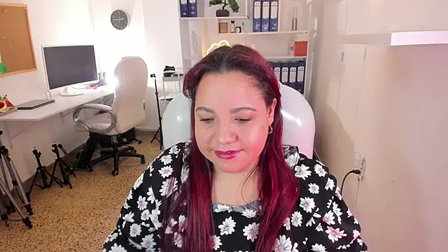 Crystal_mommy live cam on StripChat
