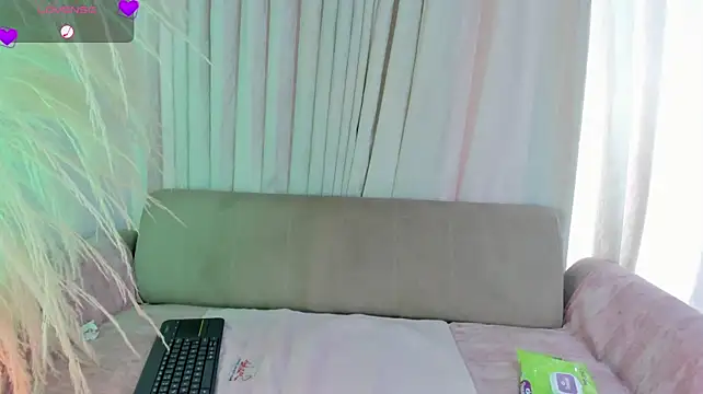 CarolineFyre live cam on StripChat