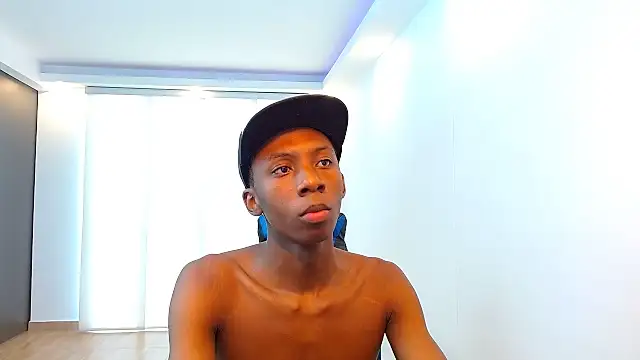 milo018 live cam on StripChat