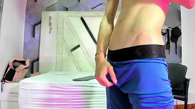 NoellisAndDuvan live cam on StripChat