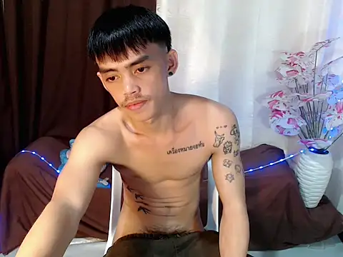 urhunky_boy live cam on StripChat