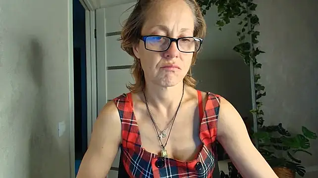 LioraWeiss live cam on StripChat
