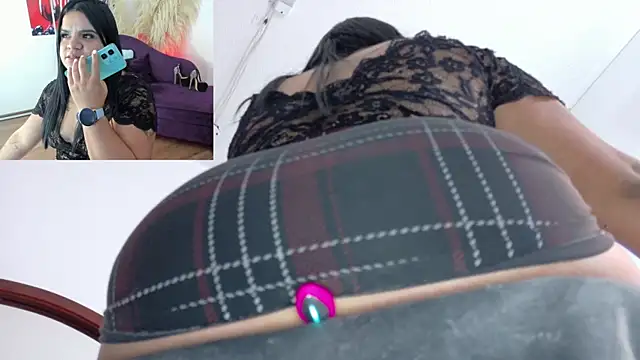 emma_sexxy live cam on StripChat