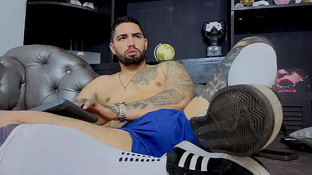 matteosantos (M young) - show me your hard cock