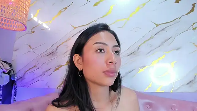 CrystalRouse19 webcam