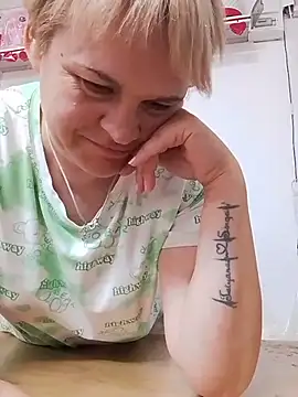 LittleFlower777 webcam
