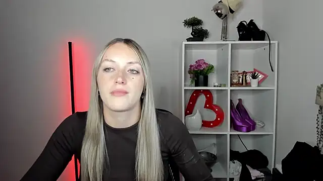 EvelynBlond webcam