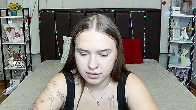 LauraHlot webcam