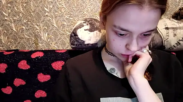CaraDelevingnee webcam
