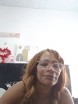 BustyMilf_ webcam