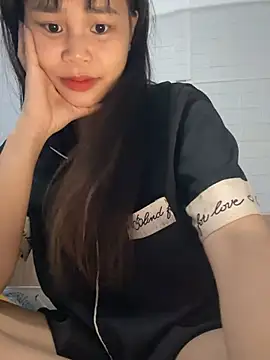 Bemi3_sexyy Live Webcam on Stripchat