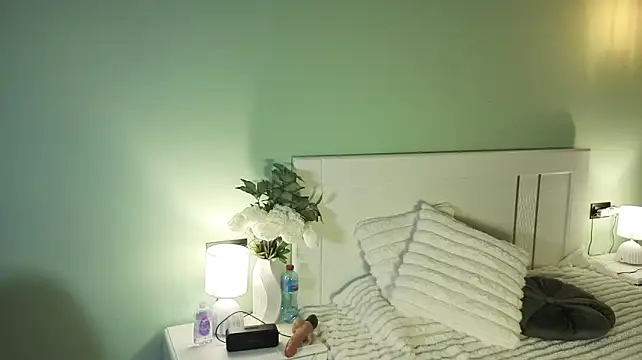 dianaalight (F young) - Masturbate pussy