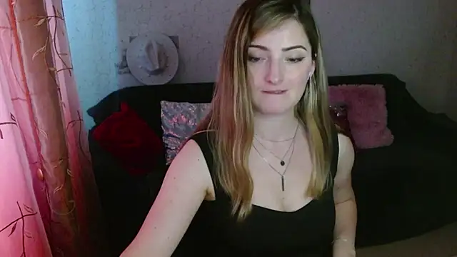 Arielsssplash live cam on StripChat