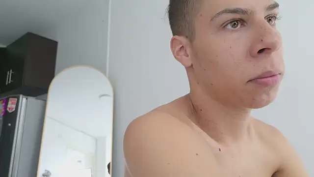 grey___27 (M young) - Hey guys!! I'm here😊👋👋