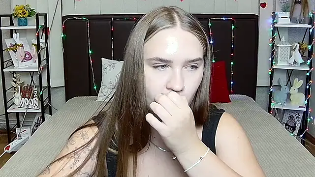 LauraHlot webcam