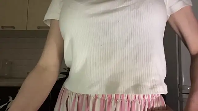 IsabellaQiueen webcam