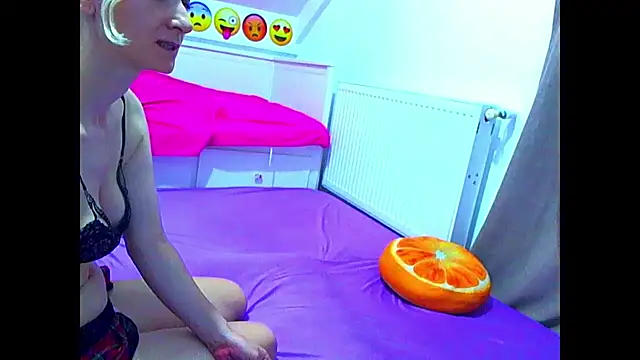 evehotty (Ask my age) - show tits
