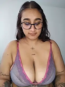 Mia_skyy18 webcam